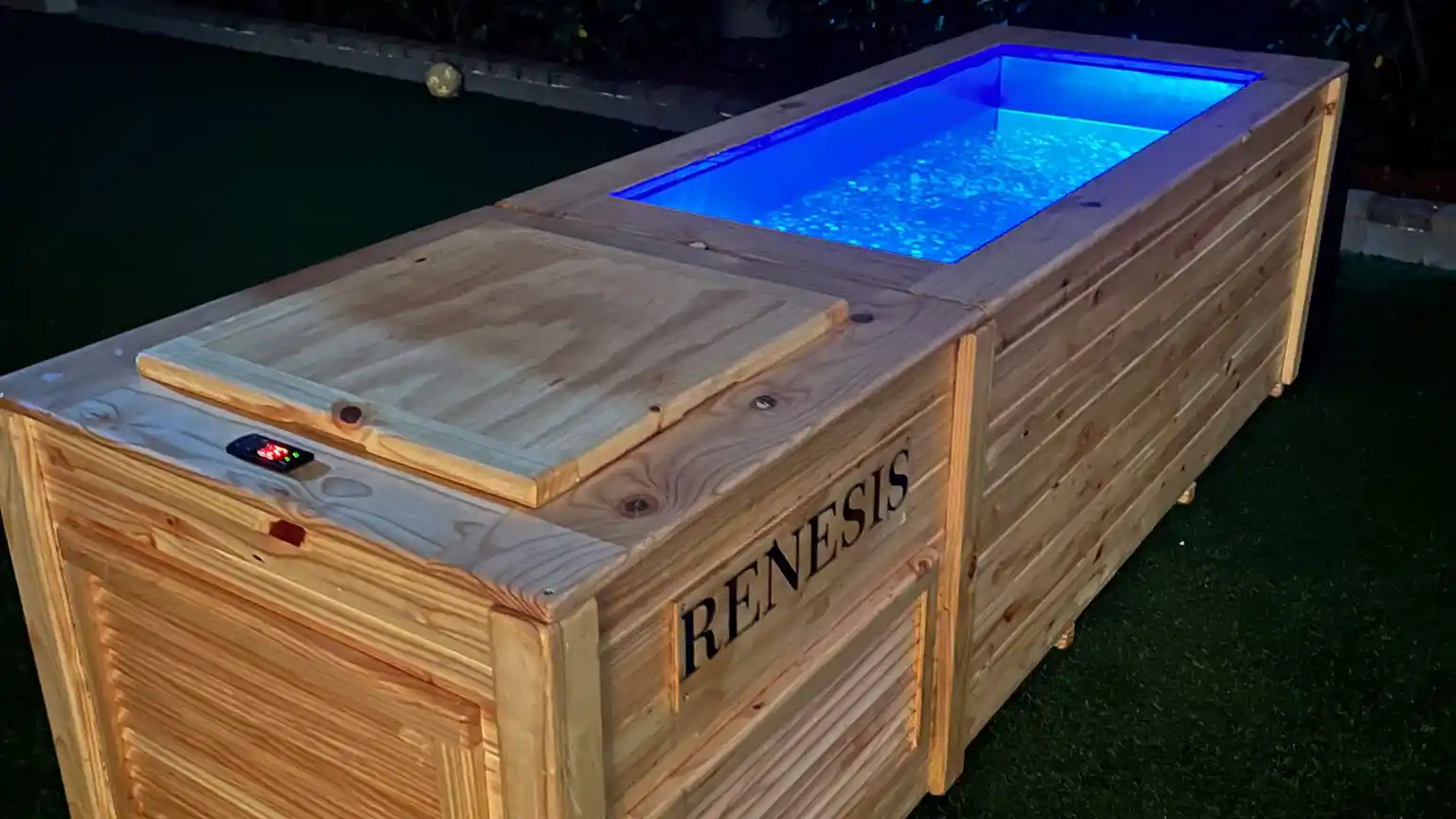 Wooden luxury ice bath built by sauna company South Africa.